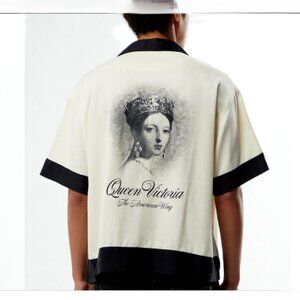 The Met PacSun Queen Victoria Camp Graphic Shirt Mens M Beige Black Button Up